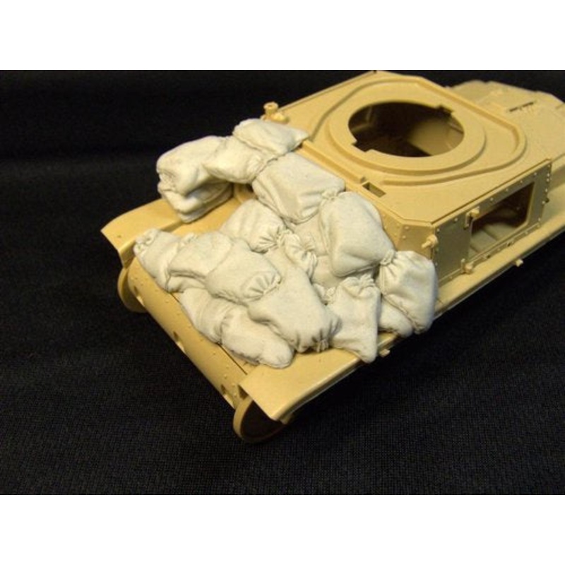 Panzer Art 1:35 Sand Armour for Fiat 13/40 Resin Upgrade