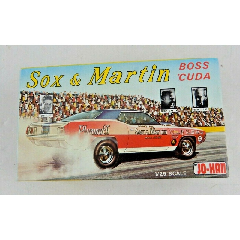 JO-HAN GC-1800 Sox & Martin Boss Cuda 1:25 Scale Model Kit