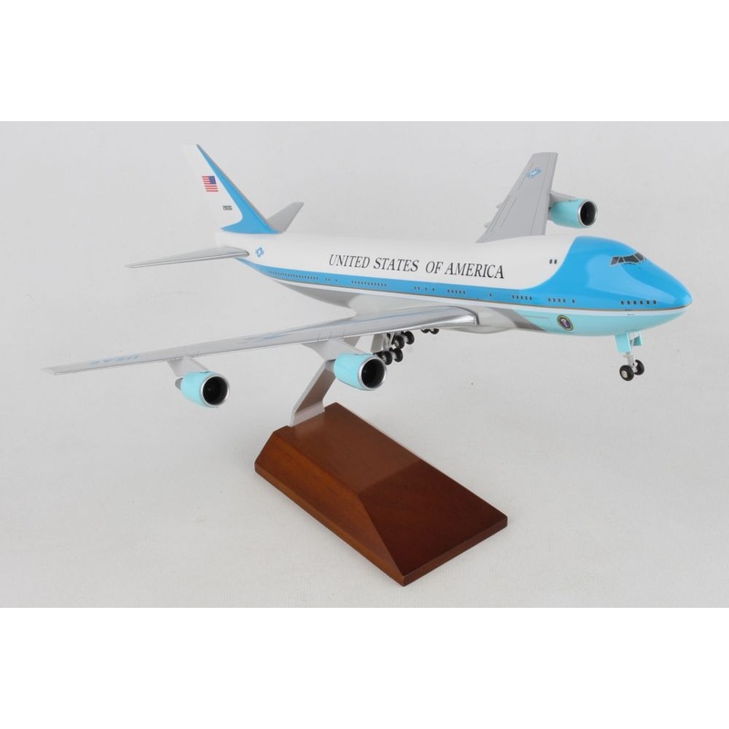 SKYMARKS SKR5005 Air Force One VC25 1/200 with Gear & Wood Stand